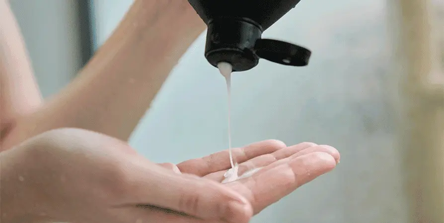 لماذا ننصحك باستخدام شامبو IO الخالي من السلفات